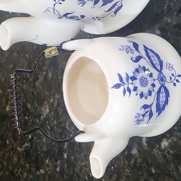 Vintage Blue Onion Pattern Tea Pot Set with Wire Spring Handle - Picture 4 of 14